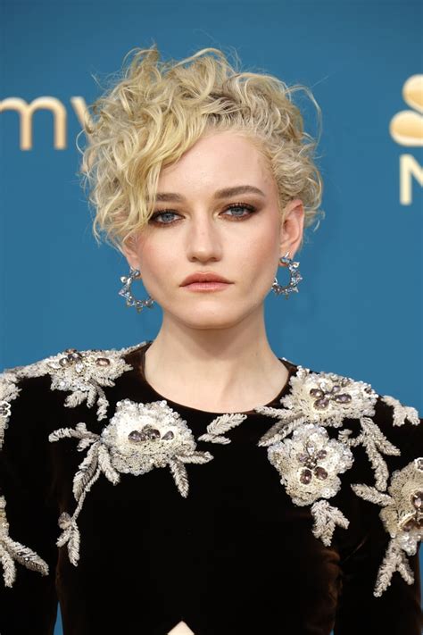 julia garner gucci dress